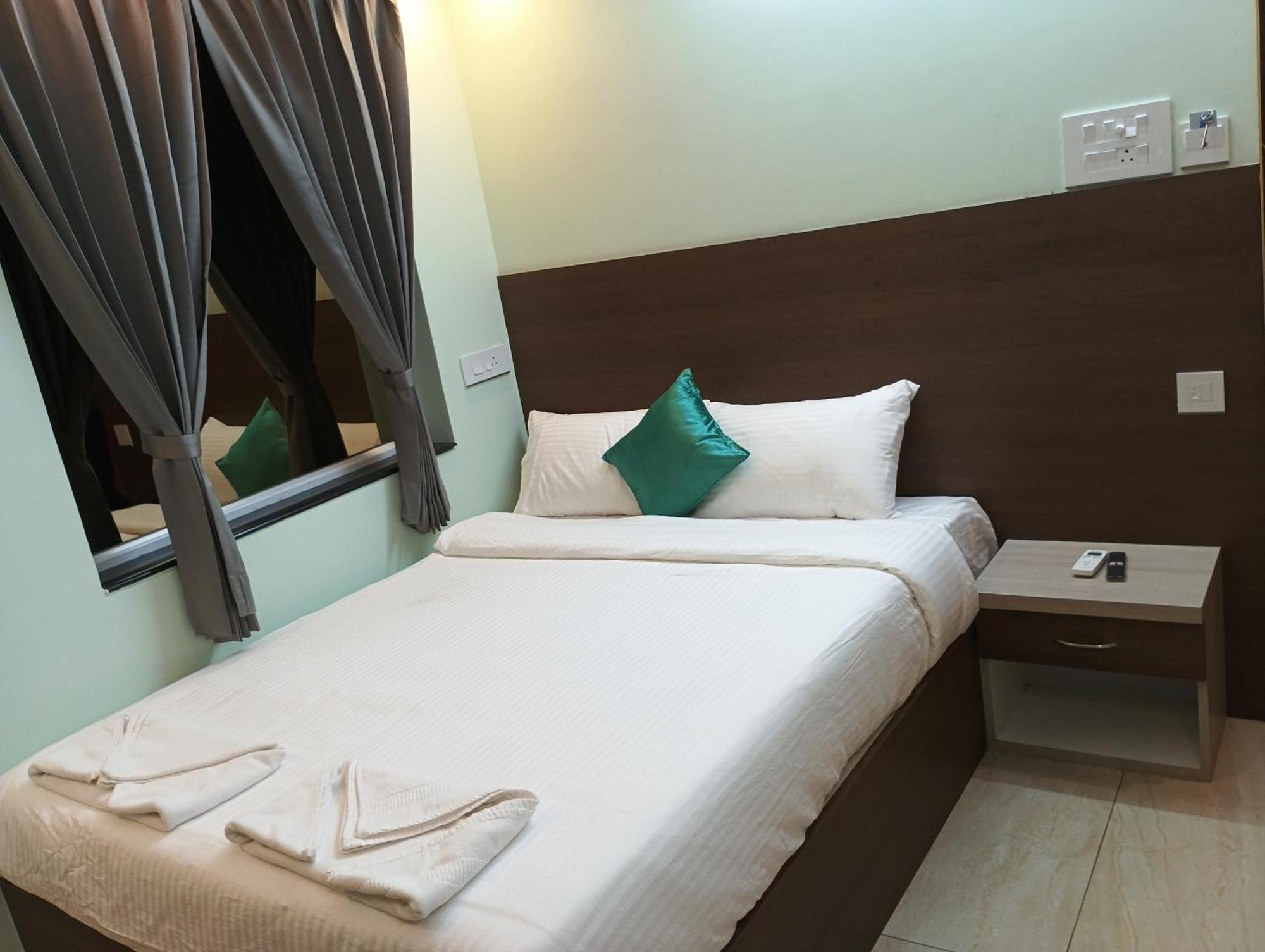 Hotel Malar Park à Tiruvannāmalai Extérieur photo